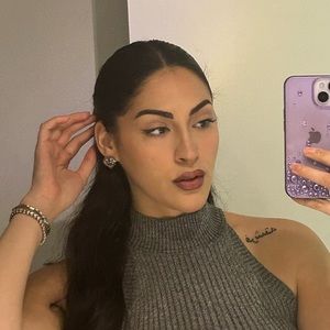 Meet your Posher, Daena